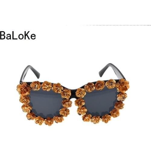 European Style Alternative Designed Exaggerated Eyewear Heart Crystals Shinning Sun Glasses Women Summer Ear Accessories