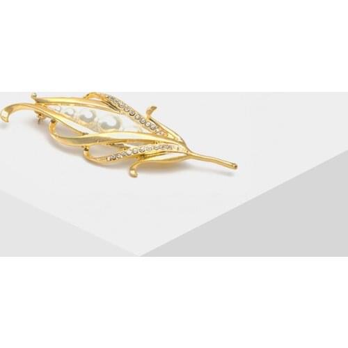 Amorita boutique design Golden Pearl maize brooches