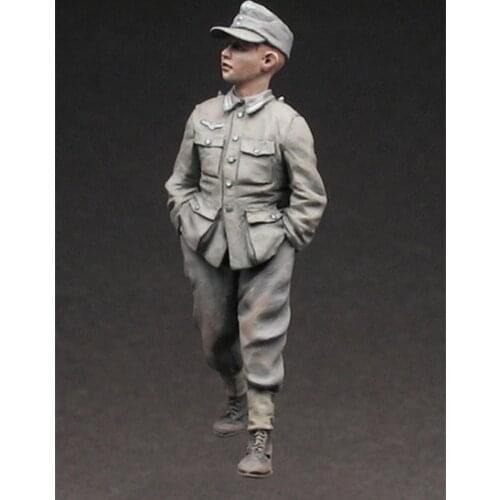 1/35 Resin Figure Soldier Model Gray Model WWII Juvenile Unpainted