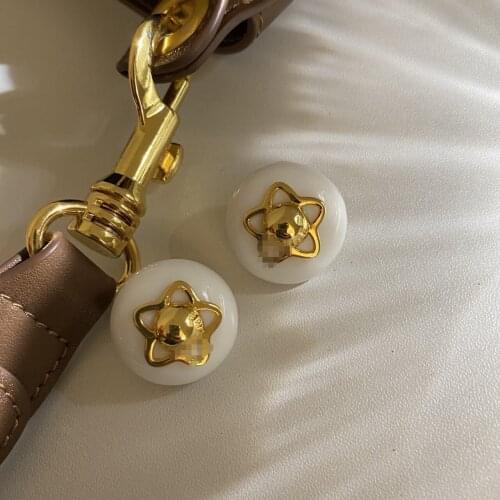 Hong Kong style retro white French mushroom five pointed star big earrings earrings personality temperament female