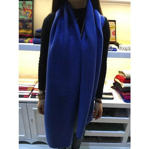 Miyake Cotton seam wrinkles, winter scarf warm woman