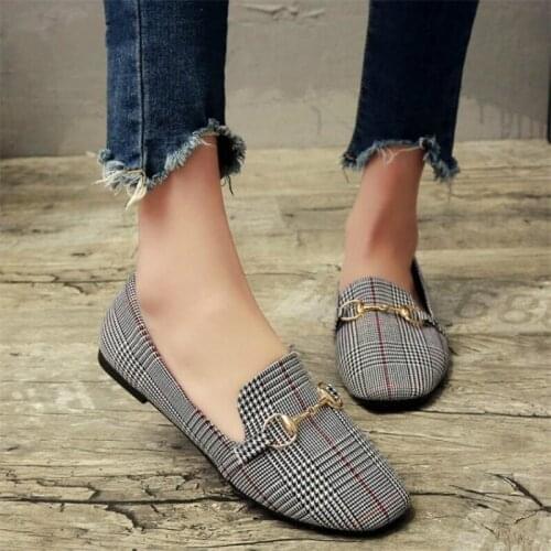 2020 New Spring and Summer New Retro Women Flat Shoes Tartan Design Round Top Metal Button Flat Loafer flats shoes woman