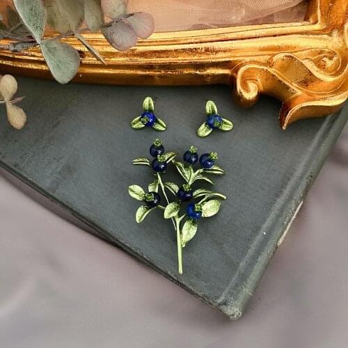 Literature and art RETRO French forest blueberry Brooch pin plant berry versatile accessories