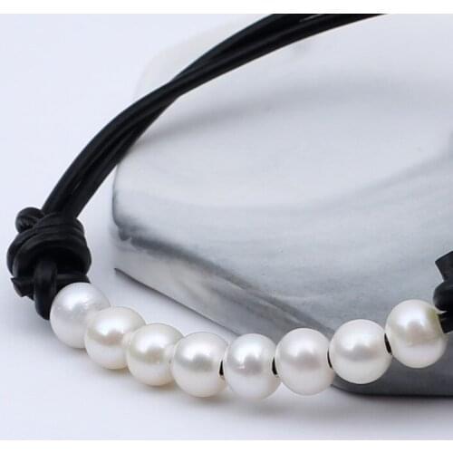 Adjustable size simple chic high quality natural white oyster pearl real leather black bracelet hot sell female trendy