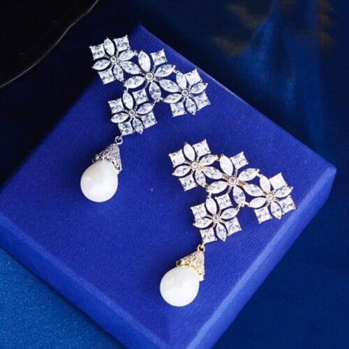 OKILY 2021 Fashion Triangle Zircon Flower with Pearl Brooches AAA CZ Pins Broch Jewelry Accessories for Friend Festival Gift