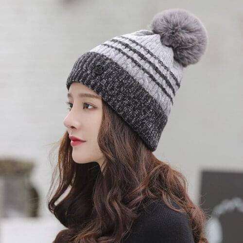 2020 Womens Hat Winter Knitted Wool Beanie Warm and Thickened Windproof Autumn Cap Lovely Big Pompom Designer Bonnets