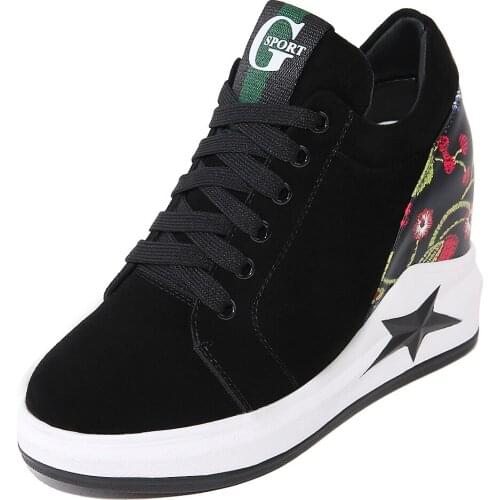 Increased in the spring and autumn period and the new leather sports casual shoes embroidered shoes 32-40 yards shoes 18315