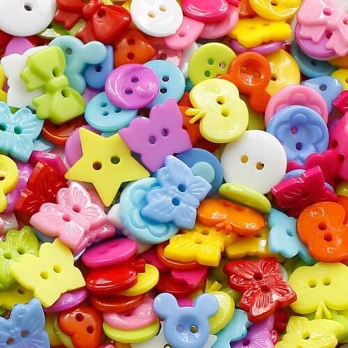 100 pcs 11/12/16/17//19MM 2 Holes Round Buttons / Plastic Buttons / Cartoon Buttons / A set of 100 pcs mixed colors