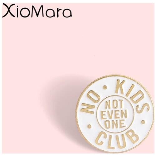 Childfree Club Enamel Pin Funny No Kid By Choice Round Badge Individuality DINK Jewelry Brooches Lapel Pin For Friends Gifts