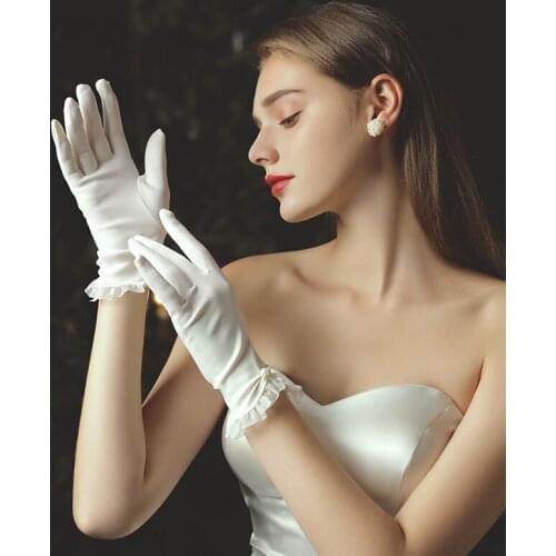 Wedding Gloves for Bride White Lace Edge Pearls Short Bridal Gloves Elegant Satin Gloves Wedding Accessories перчатки кружевные