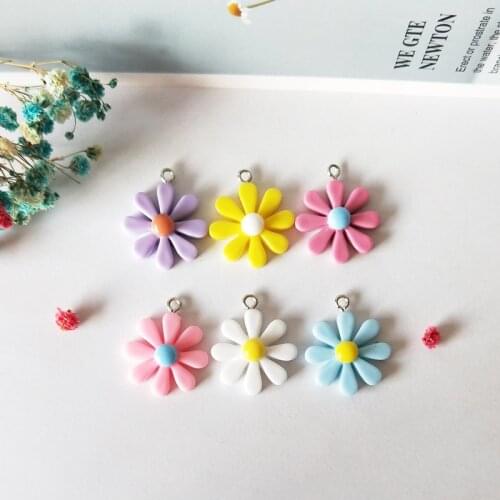 20pcs/lot Colorful Resin Daisy Charms Chrysanthemum Sun Flowers Pendants For Jewelry DIY Accessories Earrings Bracelet Floating