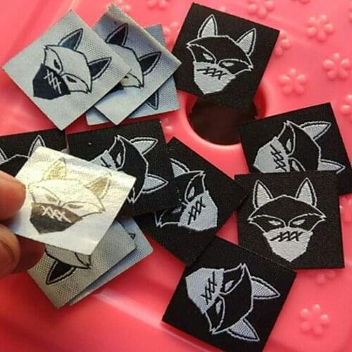 1000pcs , 2.5 * 2.5 cm Custom Hot iron on black woven label Straight cut hot melt glue heating