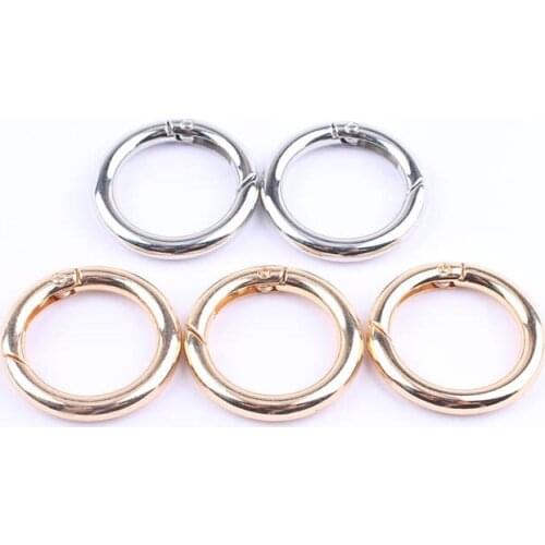 Hot Sales 10 Pieces/lot High Quality Metal Road Keychains Clasp Car Keychains Ring Hook Elastic Bag Hook Outdoor Keys Accessory