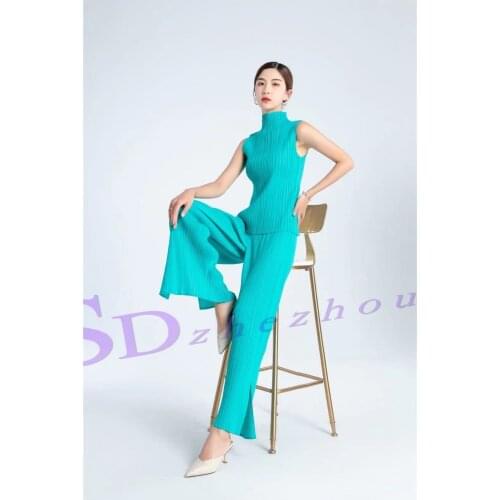 HOT SELLING Miyake new Style turtleneck sleeveless T-shirt in the fold Hem slit pants solid two-piece outfit IN STOCK