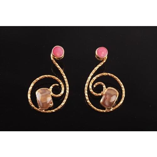 UM US JEWELRY Quartz and Coral Stone Earrings