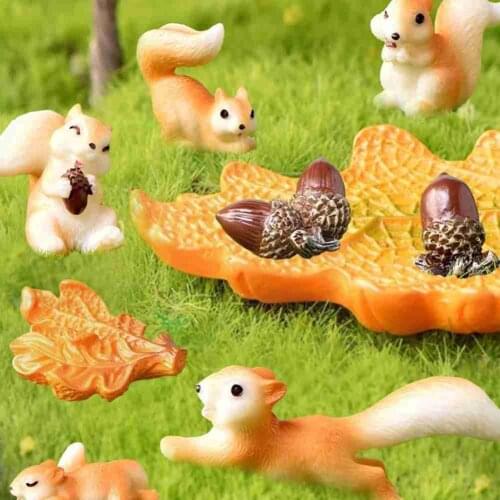 1 Pcs Squirrel Figurine Miniatures Pine Cones Home Garden Accessories Decoration For Home Kawaii Decor Desk K4W2