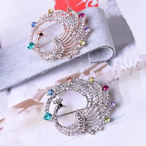 2020 New Female Peacock rhinestone Brooch fashion Pins mens badges animal Crystal Brooches Coat Accessories