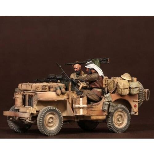 Crazy King1/35 Resin Soldier Model World War II North African Jeep Crew Two GK White Model Hand 289