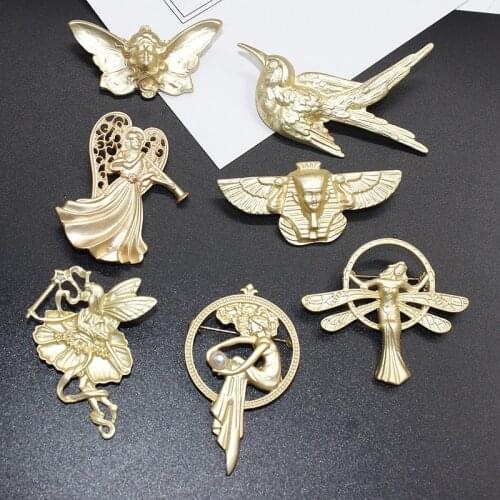 New Retro Baroque relief womens clothing decoration Brooch cold wind women accessories wholesale