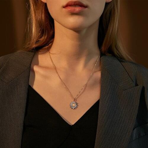 Simple Opal Sunflower Necklace for Women Short Sun Pendant Neck Clavicle Chain Fashion Luxury Jewelry Girls Gift New 2021