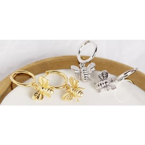 Tiny Bee Earrings for Women Earrings Insect Honey Bee Stud Earring Personality Ladies Fashion Jewelry M25