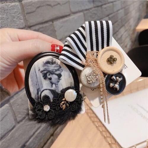 Vintage New Fashion Woman Brooches Pin Beauty Figure Lace Flower Brooch Ribbon Bowknot Trendy Jewelry Coat Clothing Accessories