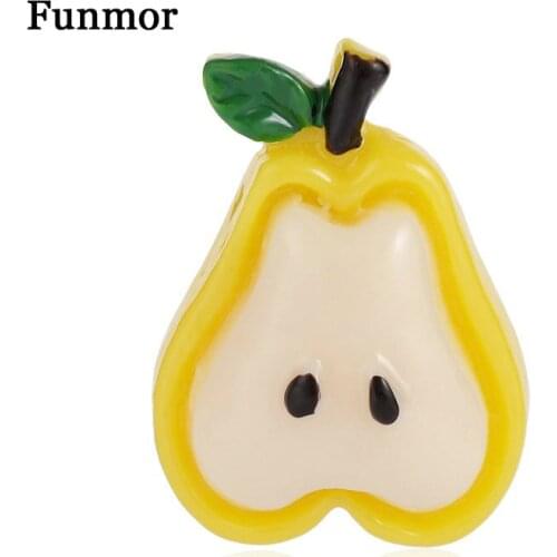 Funmor Vivid Pear Brooch Small Fruit Pins Plastic Jewelry For Women Children Bag Lapel Decoration Daily Ornaments Gifts Bijoux