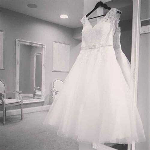 Vintage A-line Tea Length Wedding Dress V-neck Appliques Robe De Maria Backless White Ivory Vestido De Noiva Short Bridal Dress