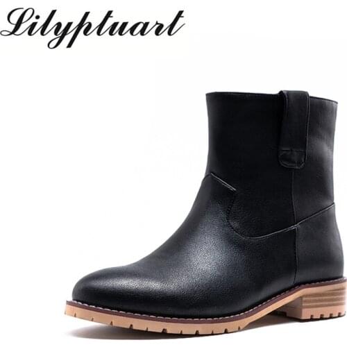 2019 autumn and winter leather new womens leather boots rubber short tube thick with sets of feet round head fashion boots