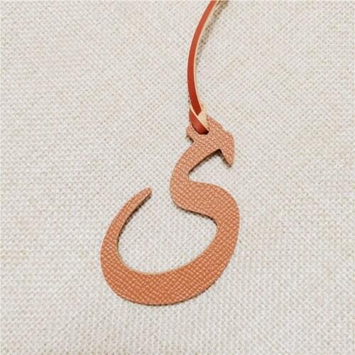 Rainbery Wholesale Arabic Letter Genuine Natural Leather Character Alphabet Keychain Backpack Pendant Ladies Women Bag Charm