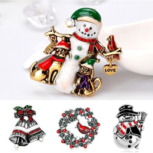 Christmas Enamel Christmas Tree Socks Snowman Santa Claus Brooch Pin Charm Crystal Bells Brooches Cloth Decoration Wholesale