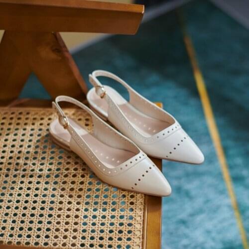 Genuine Leather 2021 Women Shoes Womens Pumps Retro Hole Four Seasons Shoes Pointed Toe Square Heel Low (1cm-3cm) Block Shoes