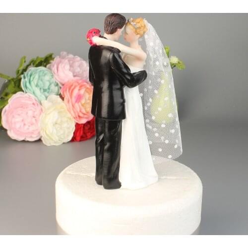 Hugging Bride and groom Cake Topper Figurine Resin bride and groom wedding cake topper couple for Wedding Decoration Supplies