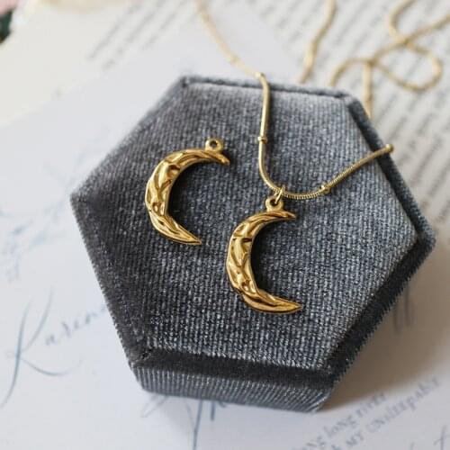 Vintage Fashion Sweet Moon Titanium steel Gold Plated Jewelry Temperament Crescent Clavicle Chain Pendant Necklaces Gift