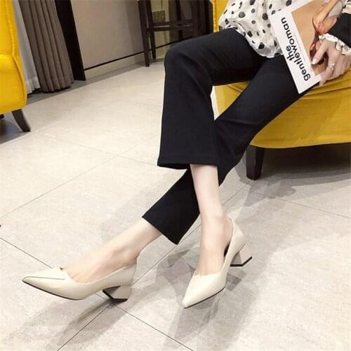 Womens shoes 2021 new soft leather non-grinding thick heel mid-heel all-match pointed professional work shoes with a kick