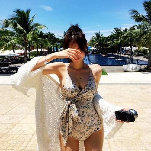 One-Piece Swimsuit Women Sexy V-neck Padded Cups 2020 Girls Beach Bathing Suit Swimwear Monokini