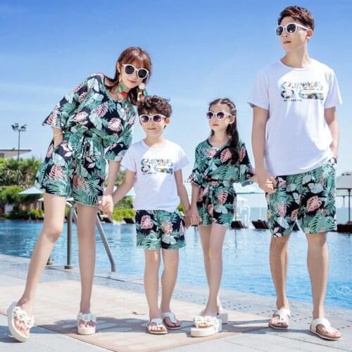New Summer Holiday family matching Print clothes Mother Father Girl Boy cotton Top or T shirt & shorts 2pcs/Sets Family Look