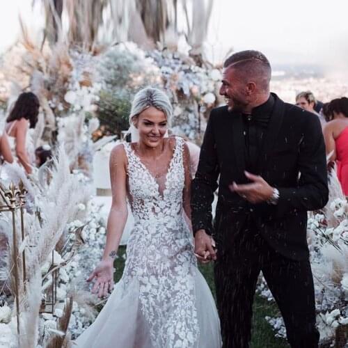 Vintage V Cut Back Mermaid Wedding Dresses Vestido De Novia Lace Appliques Ruffles Bottom Bridal Gown 2021