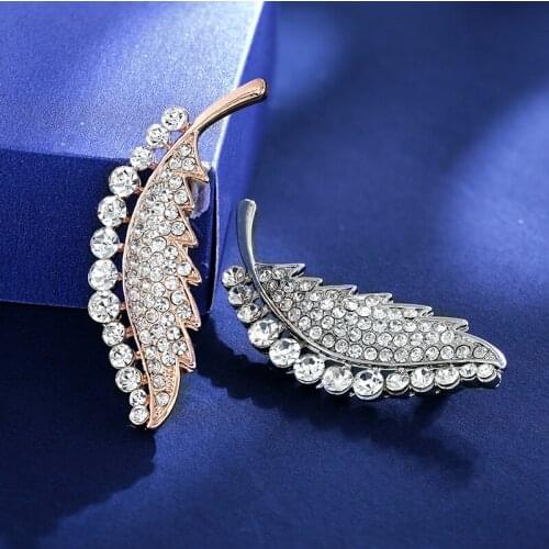 Womans pearl rhinestone inlaid brooch golden metal leaf grass pin brooch fashion Ms coat dress scarf jewelry gift for girl 2020