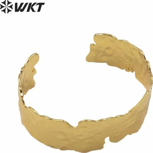 WT-B558 Big Size Bangle Irregular Width Design Hiphop Brass Bangle In Full Gold Plated Simple Style Women Jewelry Bangle