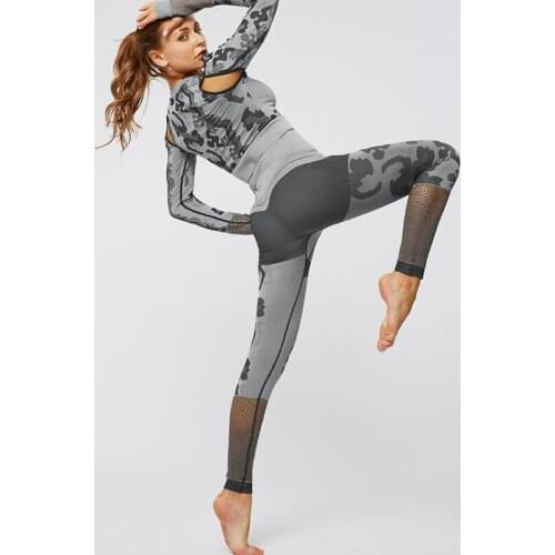 2020 High Quality Comfortable Long Sleeve T Shirt Fitness Yoga Tights Pants Sexy Hollow Navel Exposed Women Printing Sports Set