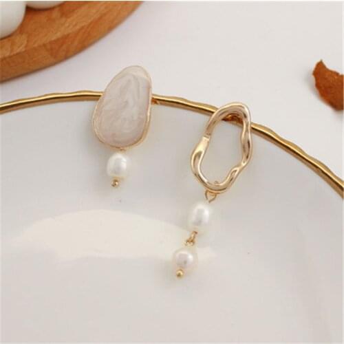 Hangzhi New Personality Korean Asymmetrical Oil Drop Earrings Cold Wind Irregular Hollow Geometric Pearl Ear Clips
