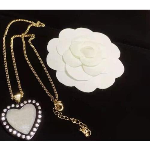 2021 Brand Fashion Jewelry Women Vintage Gold Color Chain Black Resin Heart Long Chain Necklace Party Fine Top Quality Luxury