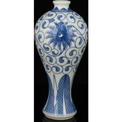 China Old Hand-painted Jingdezhen Blue And White Porcelain Vase Ornament
