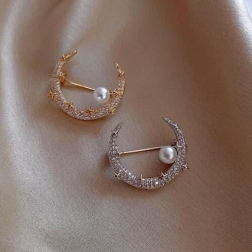 Korean Fashion Rhinestone Moon Pearl Brooches for Women Ctystal Star Lapel Pins Suit Shirt Badge Jewelry Clothing Accessories