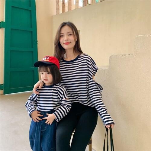 Family Matching Outfits Fashion Striped Off Shoulder Long Sleeve T-Shirt For Girls Mother Daughter Tshirts Mommy And Me Clothes