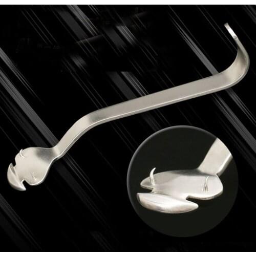 Eyelid and conjunctiva retractor