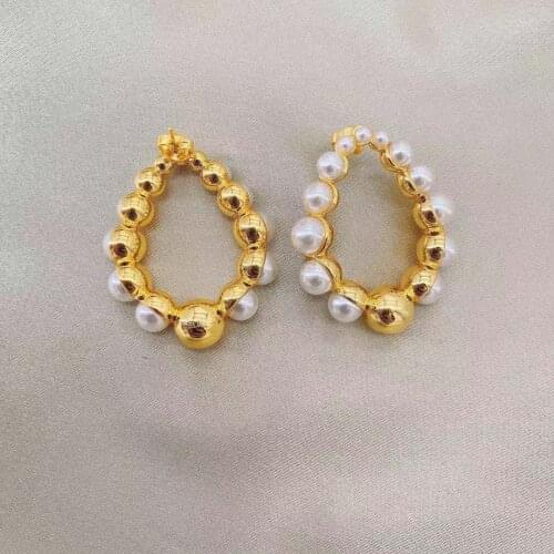 Full circle gradient size pearl earrings summer 2021 new niche unique design light luxury earrings