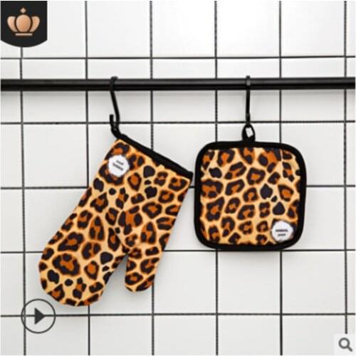 Kitchen Gloves Insulated Leopard Print Pad Microwave Cooking Gloves Oven Barbecue Rack Potholders Oven Mitts Potholder Pad