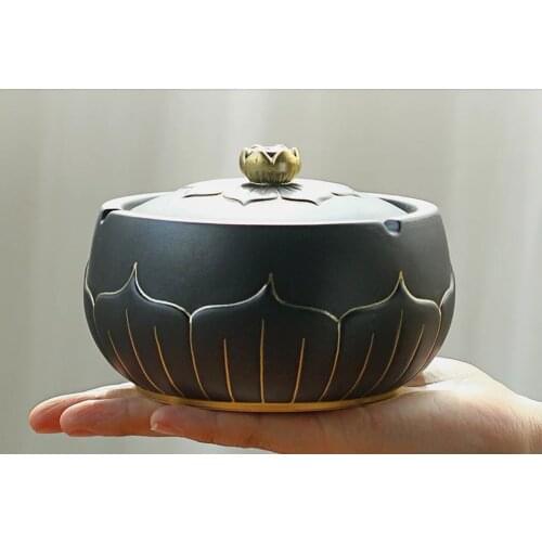 Ceramic Ashtray with Lid Anti Fly Ash Creative Personality Large Office Home Living Room Ashtray Luxury Trend